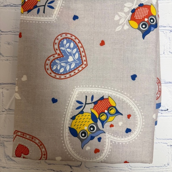 Tirolese Owl Heart Print Stain Resistant Tablecloth Grey 150x180cm NEW - Picture 3 of 4